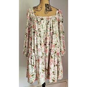 En Saison Tiered Ruffled Maris Mini Dress, Feminine, Sexy, Fully lined.  Sz M